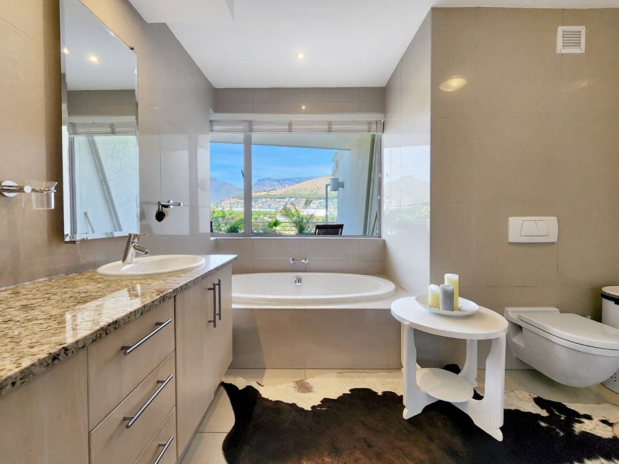 3 Bedroom Property for Sale in Mouille Point Western Cape